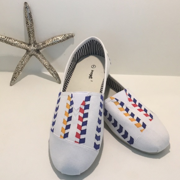 Hand drawn chevron design shoes - Picture 1 of 4